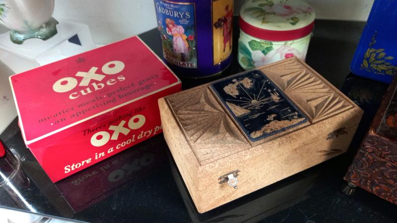 A quantity of tins & a decorative jewellery box etc. - Image 6 of 9