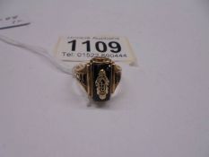 A gold monogrammed ring, size M, 6 grams.