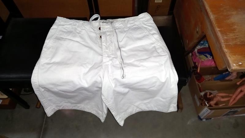 4 pairs of Calvin Klein long shorts, (2 x 36", 2 x 38" ) plus 2 Abercromby & Fitch, New York (1 x - Image 5 of 7