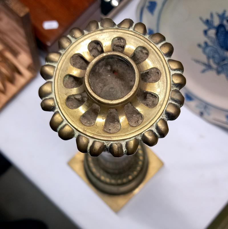 A Victorian brass oil lamp column, cut glass drop in font & 2 chimneys - Image 5 of 9