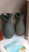 A pair of vases (made in a damaged fashion)