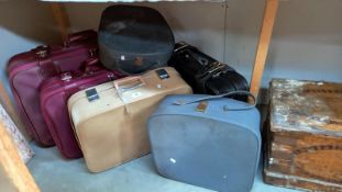 4 vintage suitcases & 2 vanity cases. COLLECT ONLY
