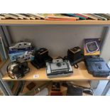 A quantity of vintage cameras inbcluding Kodak, Polaroid etc