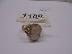 A gold cameo ring, size L, 2.5 grams.