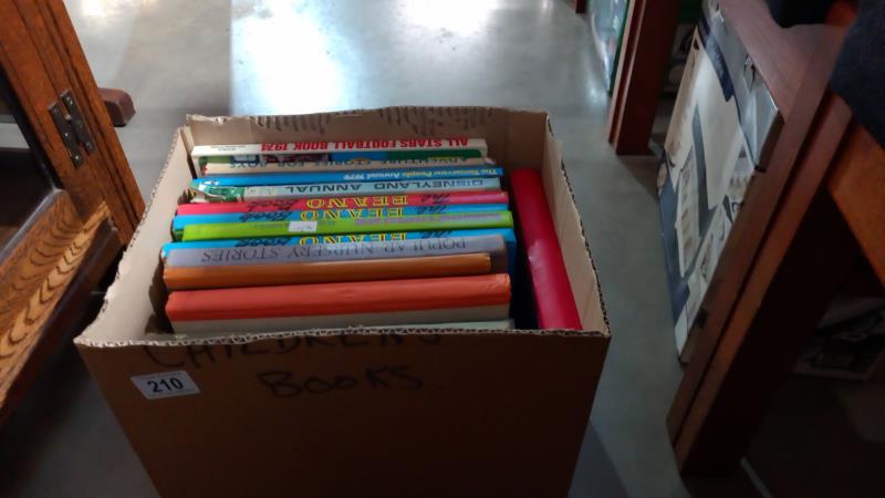 A quantity of vintage children's books and annuals