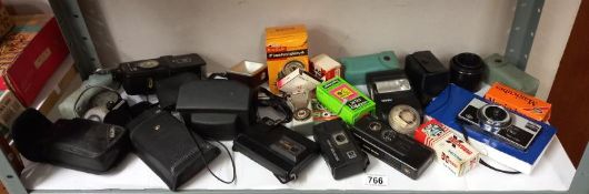 A quantity of vintage camera's & accessories