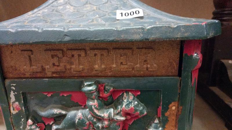 A heavy cast iron letter box, unlocked (no key) - Image 5 of 5