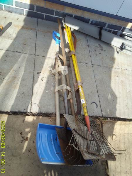 A good lot of garden tools, COLLECT ONLY.