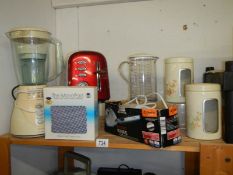 A mixed lot of kitchen ware including blender. COLLECT ONLY.