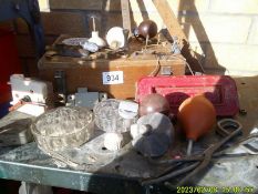 A good lot of vintage collectables.