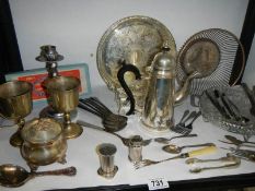 A mixed lot of silver plate.