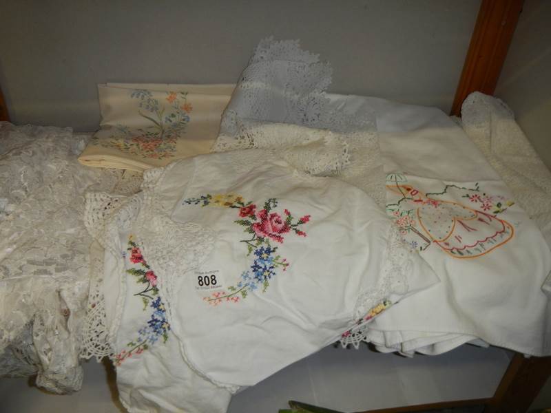 A mixed lot of embroidered linen.