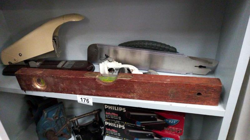 2 shelves of old tools including industrial stapler & vice etc. - Image 2 of 3