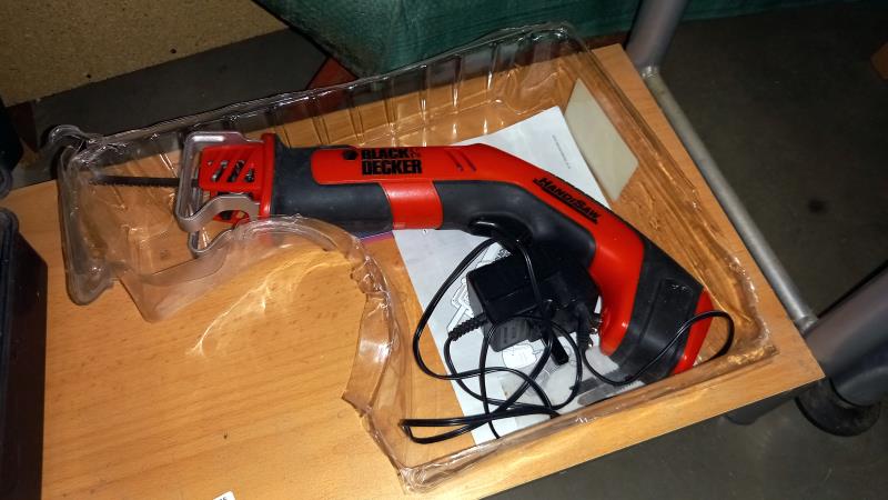 A Black and Decker cordless reciprocating hand saw and a Black and Decker corded drill - Image 3 of 3