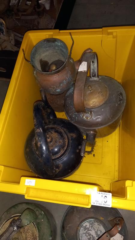 A quantity of kettles including copper and a cast iron glue pot etc - Image 2 of 2