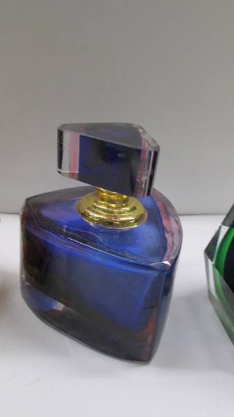 Four coloured perfume bottles and two clear glass bottles. - Image 4 of 7