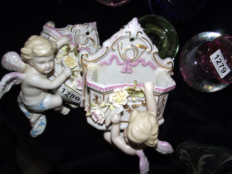 A pair of continental glazed bisque wall pockets of cherubs - Image 3 of 3