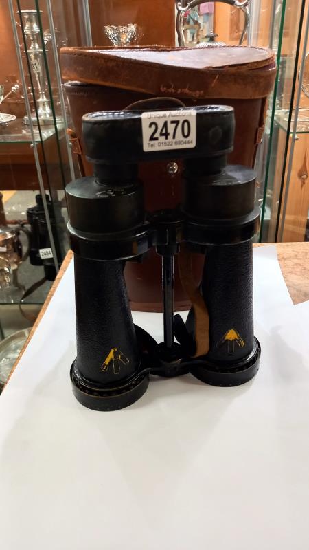 A pair of WW2 military issue Barr & Stroud 7 x C.F.41 Ap No 1900A, Serial No. 3368 naval binoculars - Image 4 of 11