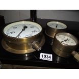 2 pressure gauges and 1 vacuum gauge