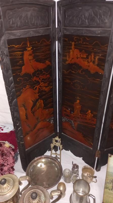 A 4 fold oriental painted screen inlaid with mother of pearl, panel size 27cm x 90cm, size 90cm x - Image 2 of 3