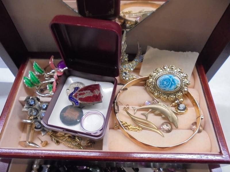 A jewellery boxes containing necklaces, brooches etc., - Image 2 of 4