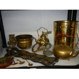 A mixed lot of brass ware.