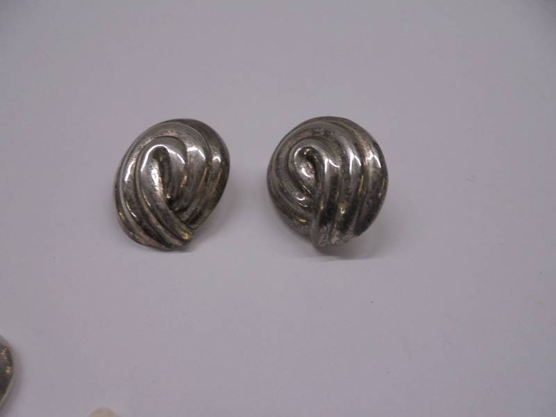 A pair of silver pendant earrings and a pair of silver stud earrings. - Image 2 of 3