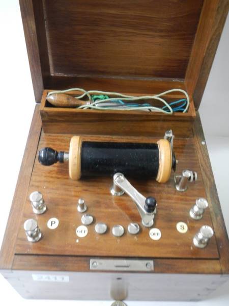 An Edwardian electro shock therapy machine, made and patented by Cohen. - Image 3 of 4
