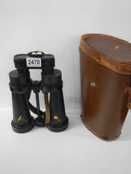 A pair of WW2 military issue Barr & Stroud 7 x C.F.41 Ap No 1900A, Serial No. 3368 naval binoculars