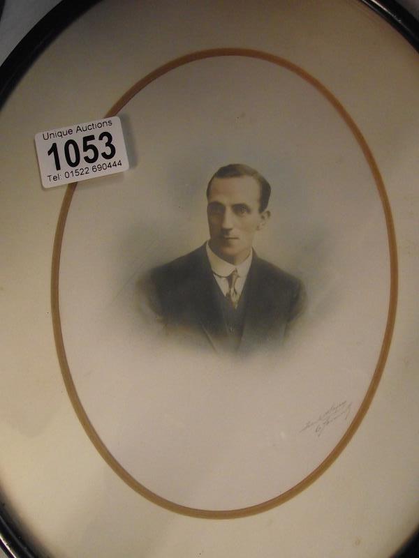A pair of oval framed pictures - Image 3 of 5
