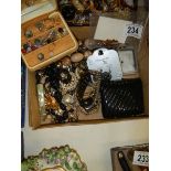 A mixed lot of costume jewellery.