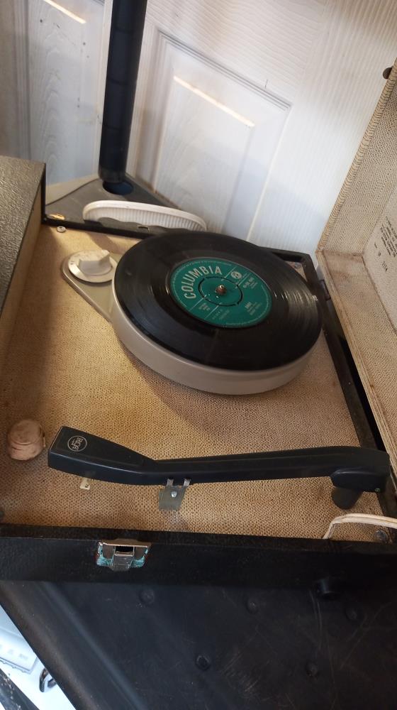 A RCA Portable Record player - Image 2 of 2