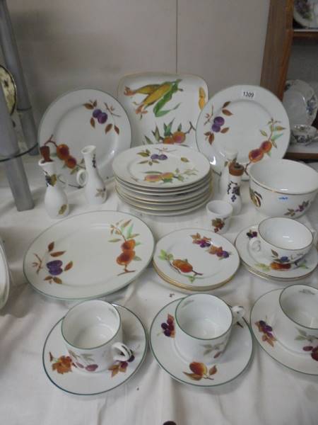 Approximately fifty pieces of Royal Worcester Evesham pattern table ware, COLLECT ONLY. - Image 4 of 4