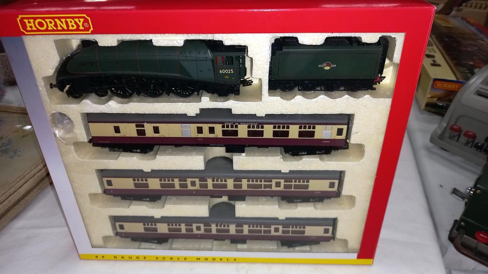 Hornby R2794M Heart of Midlothian train pack with certificate - Image 2 of 3