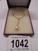 A 9ct gold and pearl necklace, 3.6 grams.