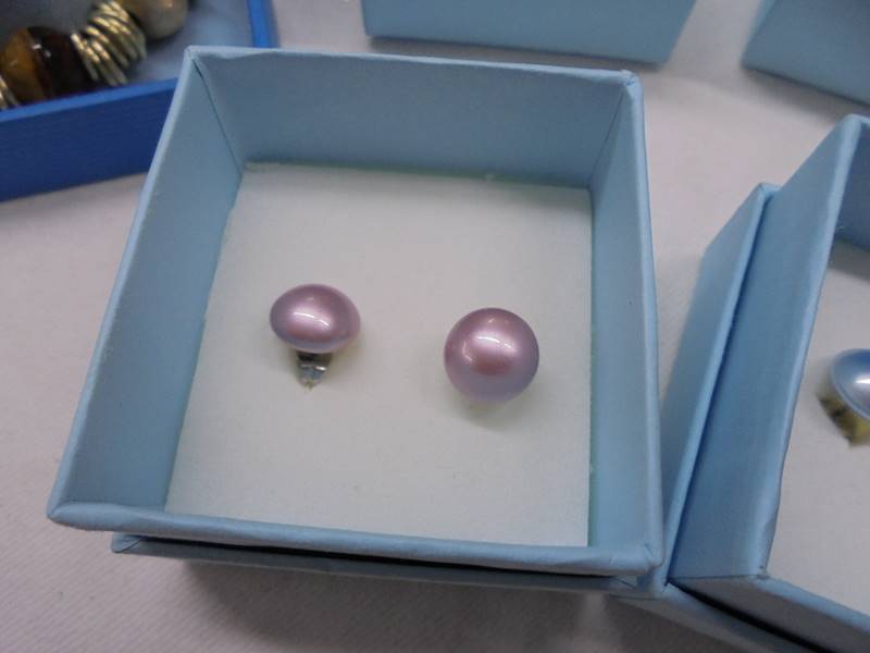8 pairs of Eternal Collection earrings, a pair of Honora earrings and a bracelet. - Image 7 of 11