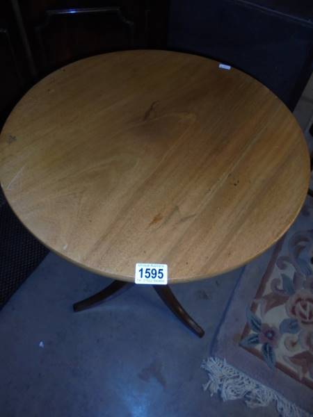 A Victorian circular table on splay legs, COLLECT ONLY. - Image 2 of 3
