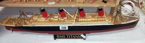 A plastic model of the RMS Titanic a/f COLLECT ONLY