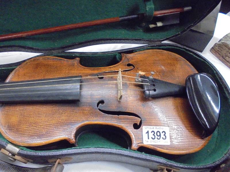 An old violin and bow in case. - Image 2 of 9
