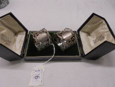A cased pair of silver napkin rings, Birmingham 1914. 1 A/F