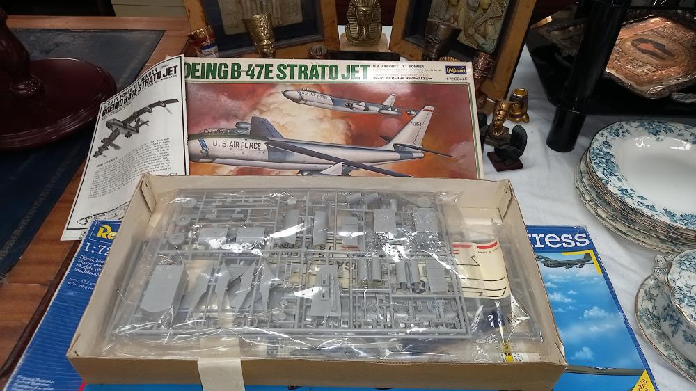 A boxed Hasegawa Boeing B-47E Strato jet US Airforce jet bomber 1.72 scale and a Revelle 04608 1. - Image 2 of 4