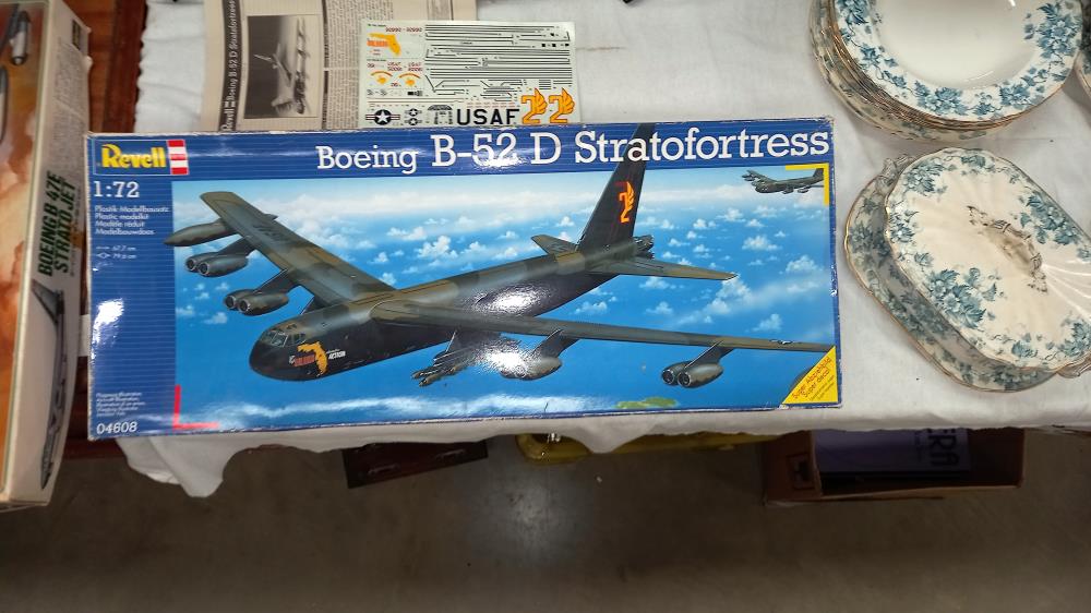 A boxed Hasegawa Boeing B-47E Strato jet US Airforce jet bomber 1.72 scale and a Revelle 04608 1. - Image 3 of 4