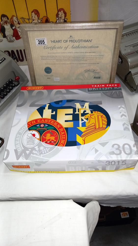 Hornby R2794M Heart of Midlothian train pack with certificate