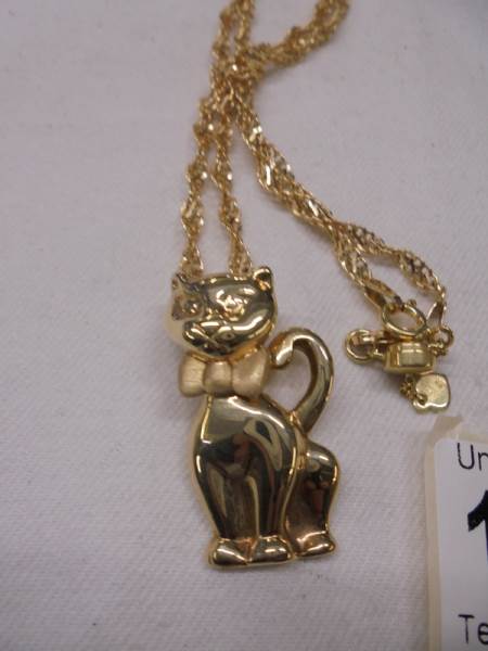 A 9ct gold cat pendant on a 9ct gold chain, 10.5 grams. - Image 2 of 2