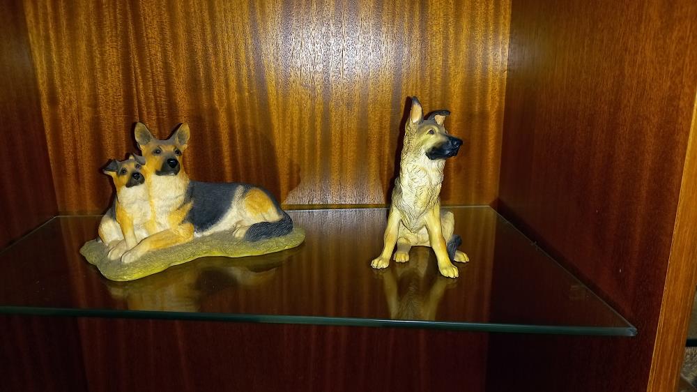 15 German Shepherd dog ornaments including Beswick, Border Fine Arts, a brass example etc COLLECT - Image 2 of 7