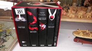 5 piece Twilight Saga box set books by Stephanie Meyer
