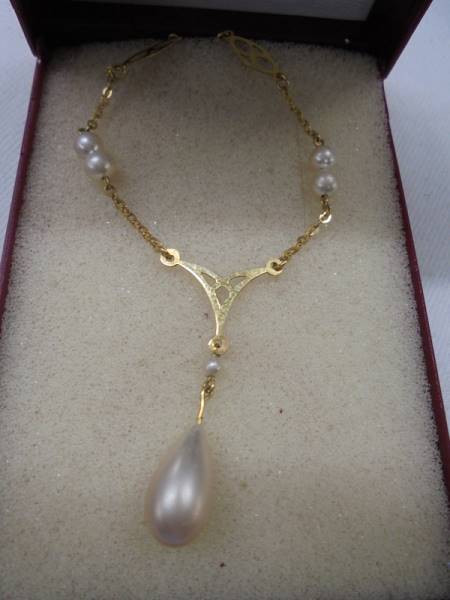 A 9ct gold and pearl necklace, 3.6 grams. - Image 2 of 3