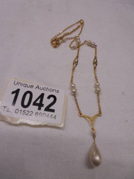 A 9ct gold and pearl necklace, 3.6 grams. - Image 3 of 3