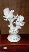 A dove figurine centrepiece COLLECT ONLY