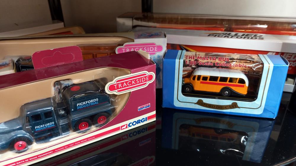 A quantity of boxed diecast including 2 Corgi trackside, 2 Lledo trackside, 2 Oxford commercials, - Image 5 of 7